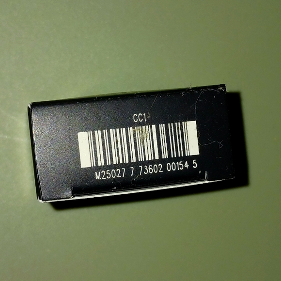 MAC Omega Matte Eyeshadow - Picture 8 of 10